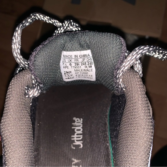 Adidas Yeezy Boost 700 V2 Geode 7.5 Womens - Picture 5 of 9